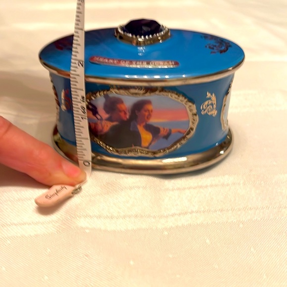 Titanic Heirloom 1990 Porcelain Music Box - Picture 9 of 10
